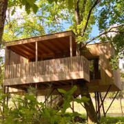 Escapada de 2 Noches en una Cabaña con Jacuzzi, Desayuno y Visita a Viñedos y Bodega (A Coruña)