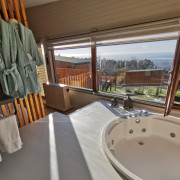 Escapada de 2 Noches en una de las Cabañas con Bañera Hidromasaje y Jacuzzi Exterior de Nidos de Carnota (Carnota, A Coruña)