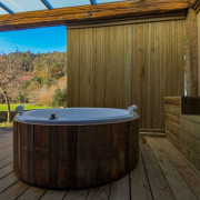 Escapada con Jacuzzi en Cabañitas del Bosque: A Cabanas de Carmen (Outes, A Coruña) - De domingo a jueves