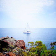 Excursión en Catamarán a Cala Blanca con Moto de Agua, Baño y Comida (Jávea, Alicante)