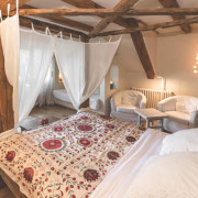 Escapada en Habitación o Cabaña con Cena en Masia Rural Can Caponet (Lliçà d'Amunt, Barcelona)