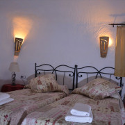 Escapada de 1 Noche con Cena en Casas Rurales con Visita a Museo y Yacimientos Arqueológicos de Galera (Orce, Granada)