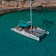 Paseo en Catamarán al Atardecer con Aperitivo y Bebida (Mallorca)