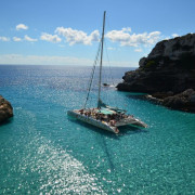 Excursión en Catamarán a la Playa de Ses Illetes con Baño y Bebidas (Mallorca)