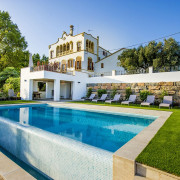 Escapada con Desayuno en Bolet Casa Modernista y Visita a Caves Bolet con Cata de 3 Vinos (Castellví de la Marca, Barcelona)