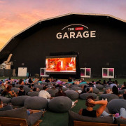 Food, Music & Cinema: Entradas para dos con Comida y Bebida al Autocine Madrid (Madrid)