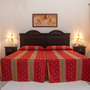 Escapada de 2 Noches con Cena en Hotel Bodega El Moral 4* y Visita guiada a Bodega las Encomiendas (Ribera del Fresno, Badajoz)