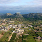 Escapada en Hostal Ses Negres y Vuelo en Globo con Cava, Zumos, Bizcocho de Almendras y Fotos (Girona)
