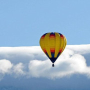 Escapada Romántica con Bañera de Hidromasaje, Cena y Vuelo en Globo para dos (Badajoz)