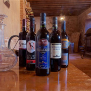 Escapada en Casa Rural & Spa La Graja y Visita Bodegas a Bodegas Pablo Morate, Museo del Vino y Cata para dos (Madrid)
