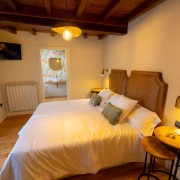 Escapada Rural con Piscina Climatizada, Jacuzzi y Desayuno en Casa con Encanto O Refuxio (Vila de Cruces, Pontevedra)
