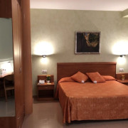 Escapada con Cena en Hotel Fonda Neus (Sant Sadurní d'Anoia, Barcelona)