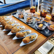 Excursión en Velero con Vermouth y Tapas (Barcelona)