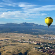 Vuelo Privado en Globo Aerostático para dos con Cava, Fotos, Vídeo y Almuerzo (Segovia, Ocaña o Aranjuez)
