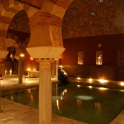 Exclusivo Aladinia: Baños Árabes de Noche y Masaje Relajante en Hammam Al Andalus (Córdoba)