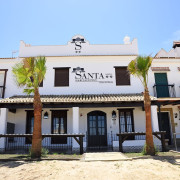 Escapada de 2 Noches con Desayuno en Hostal Santa (El Rocío, Huelva)