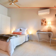 Escapada con Desayuno en Habitación Doble o Suite de Aal Cachucho (San Agustín del Guadalix, Madrid)