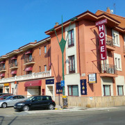 Escapada con Cena en Hotel Alfageme (Trobajo del Camino, León)