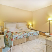 Escapada con Masaje, Sauna y Desayuno en Hotel Alcázar de la Reina 4* (Carmona, Sevilla)