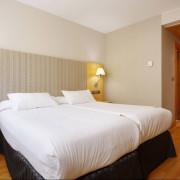 Escapada de 2 Noches con Desayuno en U Hotel Villa-Gomá (Zaragoza)