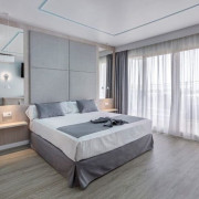 Escapada en Habitación Suite con Bañera de Hidromasaje en Hotel Abril (San Juan, Alicante)