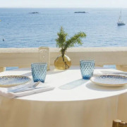 Desayuno Deluxe con Vistas al Mediterráneo en Hotel Vistabella 5* (Roses, Girona)