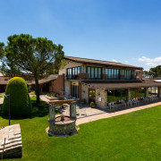 Escapada con Visita de Enoturismo y Cata de Vinos de la D.O. Pla de Bages en Hotel Mas de la Sala 4* (Barcelona)