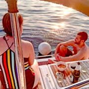 Paseo Romántico en Velero con Puesta de Sol y Noche Privada para dos (Barcelona)