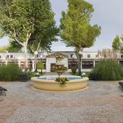Escapada con Desayuno y Comida o Cena para dos personas en Parador de Albacete (Albacete)