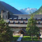 Escapada con Desayuno y Comida o Cena para dos personas en Parador de Arties (Lleida)
