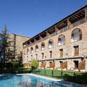 Escapada con Desayuno y Comida o Cena para dos personas en Parador de Benavente (Zamora)