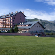 Escapada con Desayuno y Comida o Cena para dos personas en Parador de Cervera de Pisuerga (Palencia)