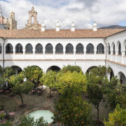 Escapada con Desayuno y Comida o Cena para dos personas en Parador de Guadalupe (Cáceres)