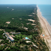 Escapada con Desayuno y Comida o Cena para dos personas en Parador de Mazagón (Huelva)