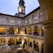Escapada con Desayuno y Comida o Cena para dos personas en Parador de Monforte de Lemos (Lugo)