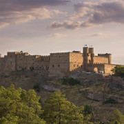 Escapada con Desayuno y Comida o Cena para dos personas en Parador de Sigüenza (Guadalajara)