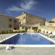 Escapada con Desayuno y Comida o Cena para dos personas en Parador de Trujillo (Cáceres)