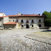 Mesa para dos: Comida o Cena para dos personas en Parador de Santillana Gil Blas (Cantabria)