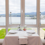 Mesa para dos: Comida o Cena para dos personas en Parador de Ribadeo (Lugo)