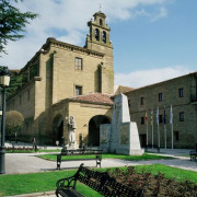 Escapada con Desayuno y Comida o Cena para dos personas en Parador de Santo Domingo Bernardo de Fresneda (La Rioja)