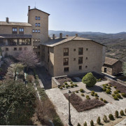 Mesa para dos: Comida o Cena para dos personas en Parador de Sos del Rey Católico (Zaragoza)