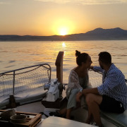 Paseo en Barco con Puesta de Sol, Tapa Marinera y Cava para dos (Estepona, Málaga)