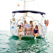 Paseo en Velero Compartido con Barra Libre y Aperitivo (Barcelona)
