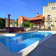 Escapada en Habitación Doble con Jacuzzi Integrado y Desayuno en Posada La Leyenda (Cantabria)