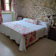 Escapada de 2 Noches con Desayuno en Posada Trisileja en Puente Romano (Toñanes, Cantabria)