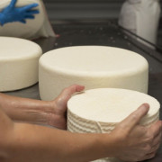 Taller de Queso Fresco: Elaboración, Visita a la Fábrica y Degustación de Queso en CabeSota (Bolaños de Calatrava, Ciudad Real)