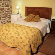 Escapada con Desayuno en Casa Rural Rectoral de Candás (Rairiz de Veiga, Ourense)