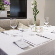 Acceso a piscina termal y Comida o Cena en Restaurante Malvar para dos en Hospes Puerta de Alcalá 5* (Madrid)