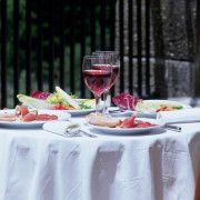 Mesa para dos: Comida o Cena para dos personas en Parador de Bielsa (Huesca)