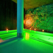 Circuito Spa, Masaje Manual, Comida o Cena en Restaurante Río Deva para dos en Balneario la Hermida 4* (Cantabria)